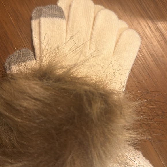 Kids hat and matching gloves, one size fits all - Picture 3 of 4